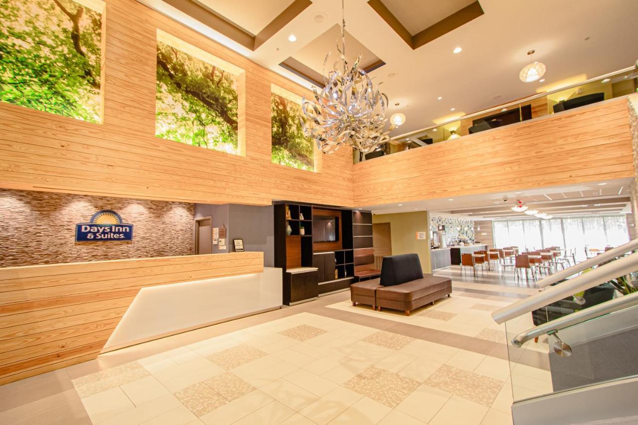 Days Inn & Suites By Wyndham Fort Myers Near Jetblue Park Bagian luar foto