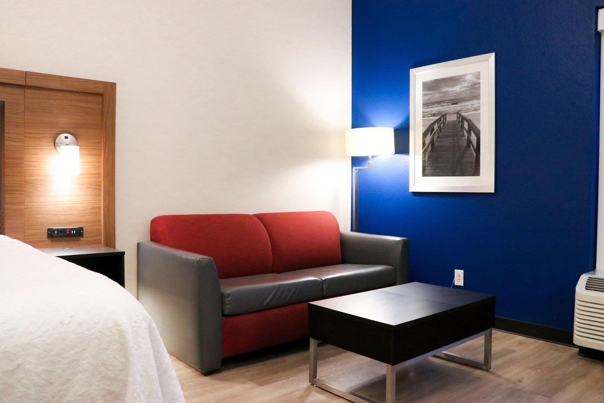 Days Inn & Suites By Wyndham Fort Myers Near Jetblue Park Bagian luar foto