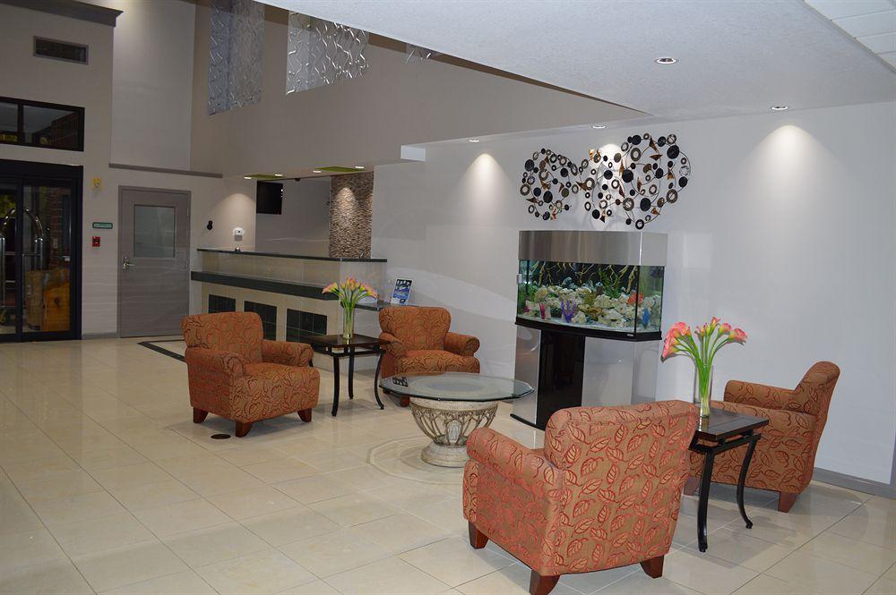 Days Inn & Suites By Wyndham Fort Myers Near Jetblue Park Bagian luar foto