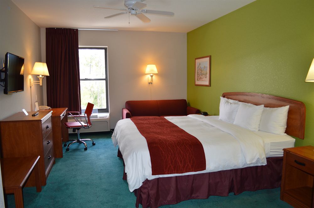 Days Inn & Suites By Wyndham Fort Myers Near Jetblue Park Bagian luar foto