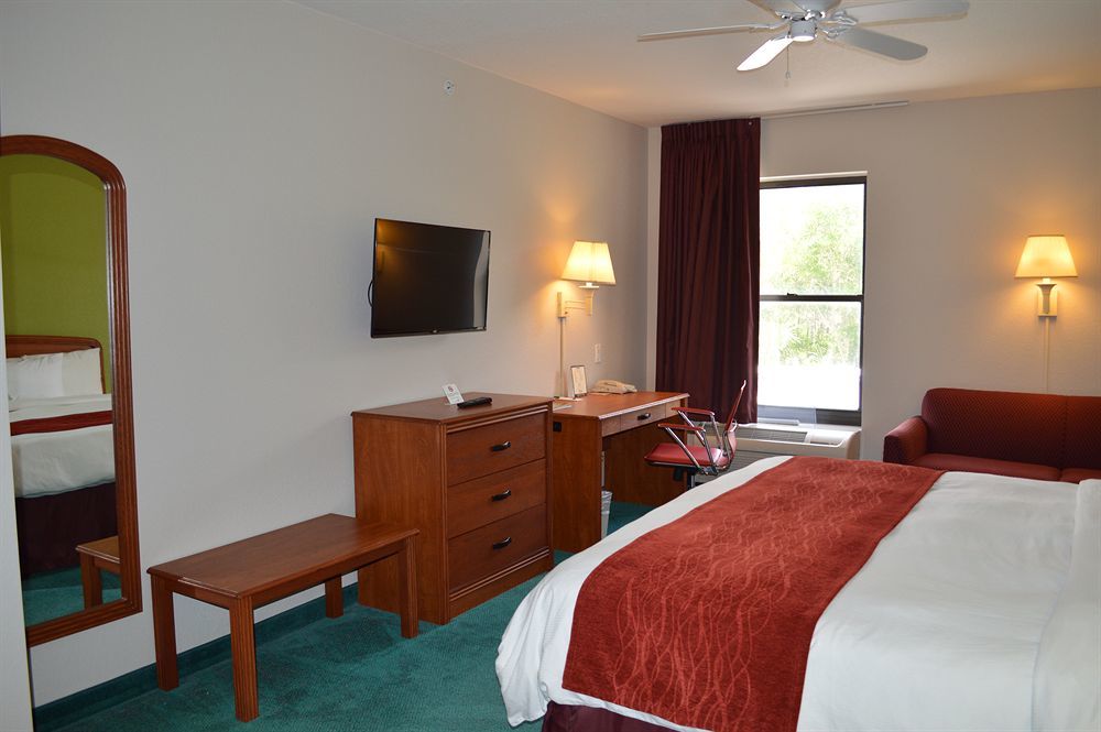 Days Inn & Suites By Wyndham Fort Myers Near Jetblue Park Bagian luar foto