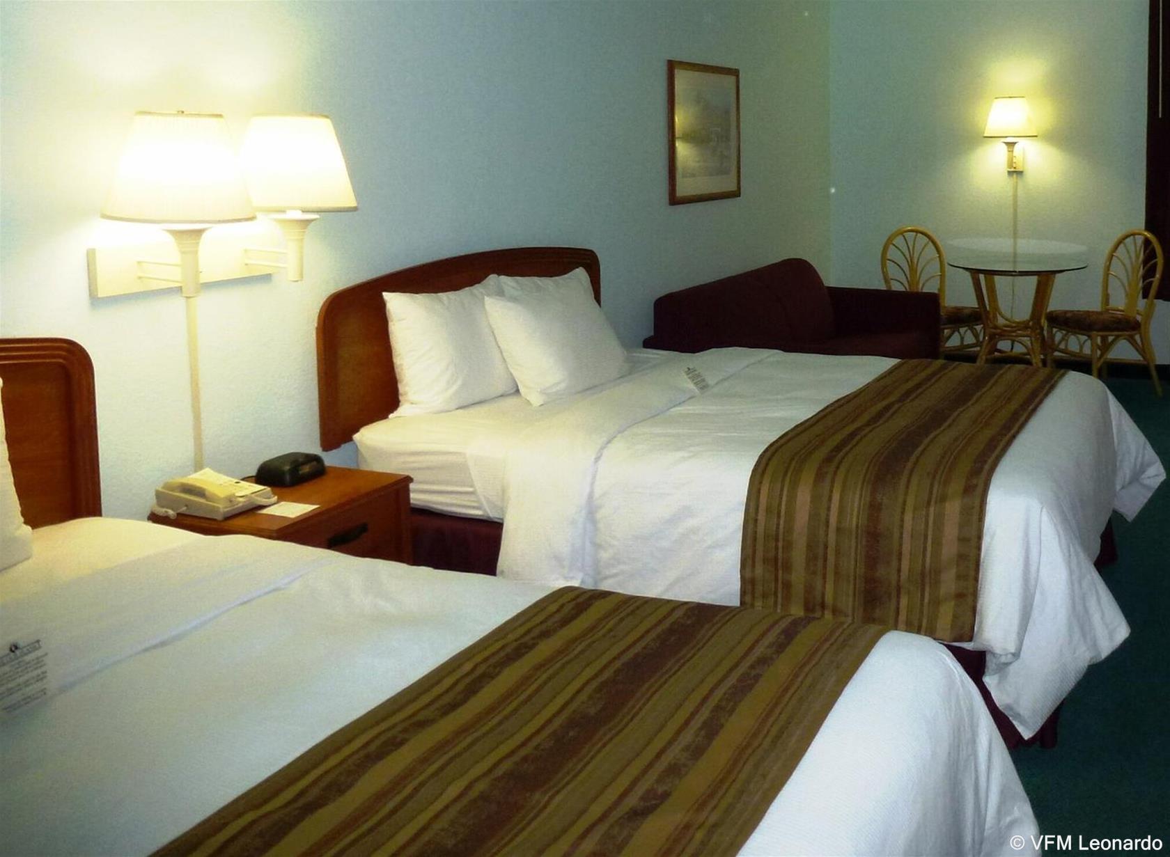 Days Inn & Suites By Wyndham Fort Myers Near Jetblue Park Bagian luar foto